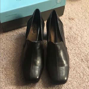 Life Stride Brown Chunk Heel Shoes.